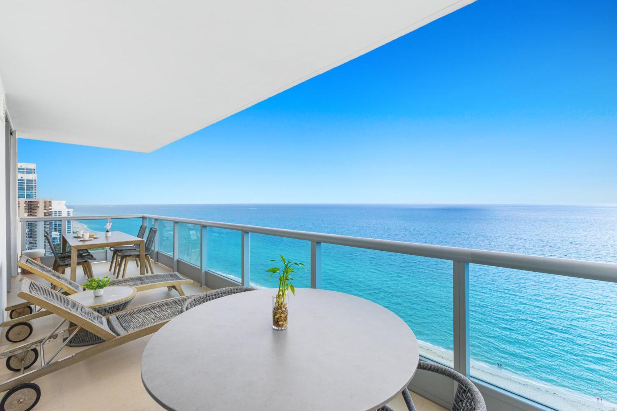 Dharma Home Suites Miami Beach At Monte Carlo Bagian luar foto
